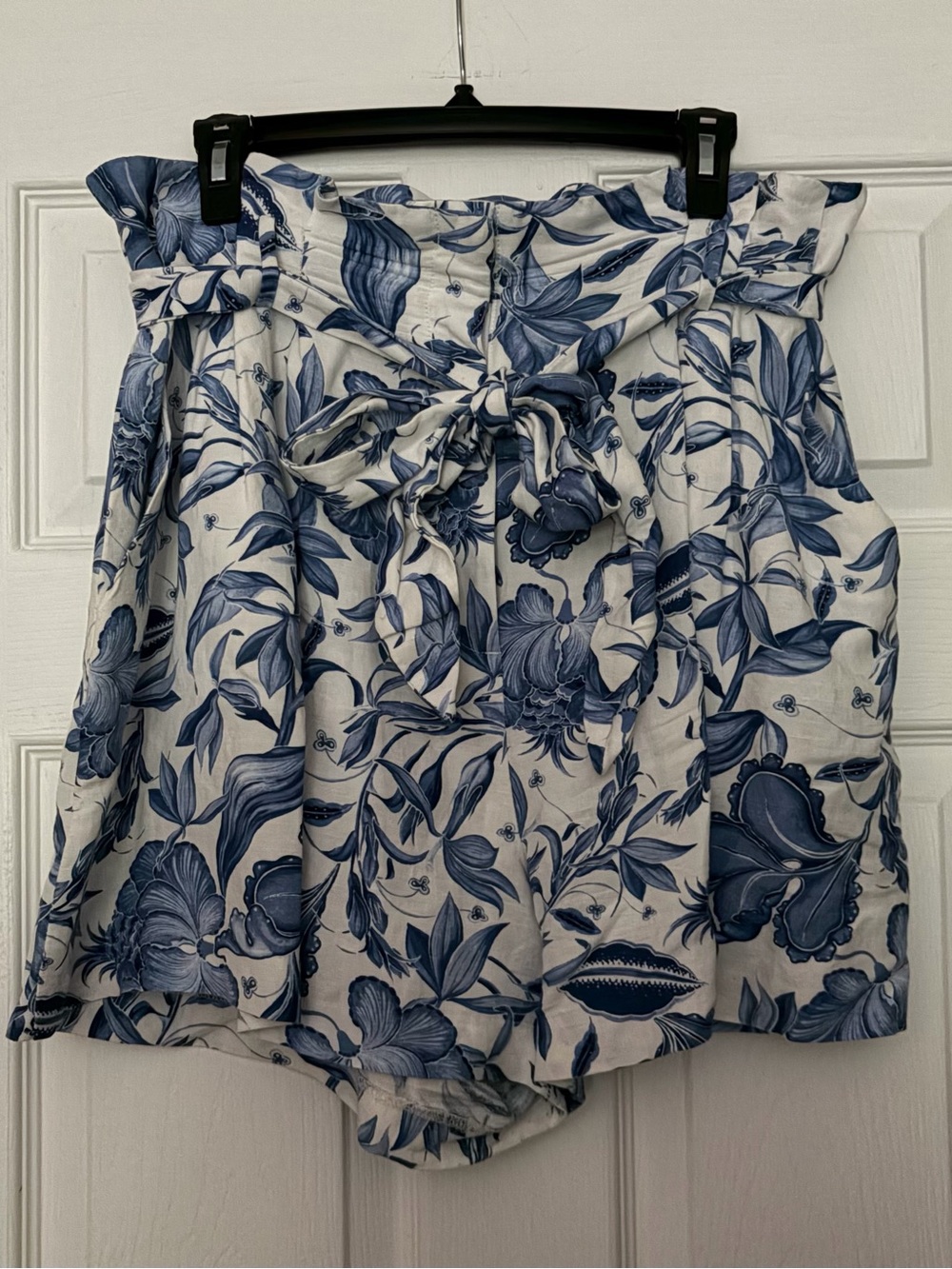 H&M Floral Tie-Waist Shorts